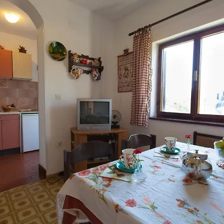 Apartmán Spacious With Terrace 450 M Distant From The