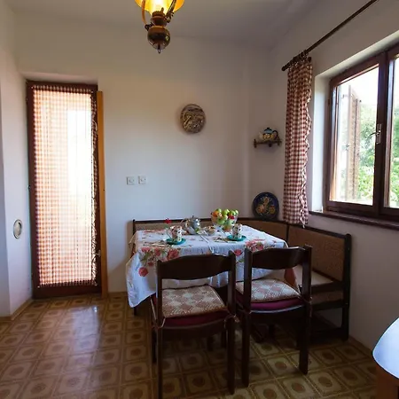 Spacious With Terrace 450 M Distant From The Apartmán