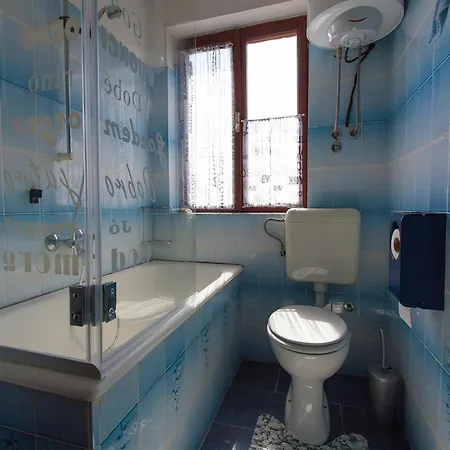 Spacious With Terrace 450 M Distant From The Apartmán Malinska