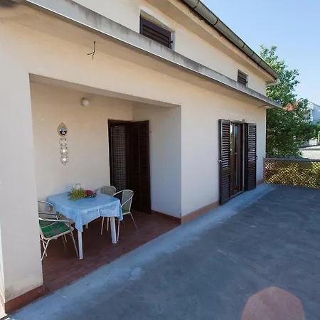 Spacious With Terrace 450 M Distant From The Apartmán