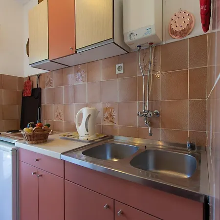 Apartmán Spacious With Terrace 450 M Distant From The Malinska