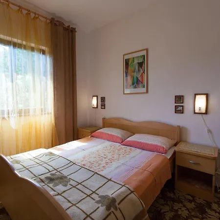 Spacious With Terrace 450 M Distant From The Apartmán *