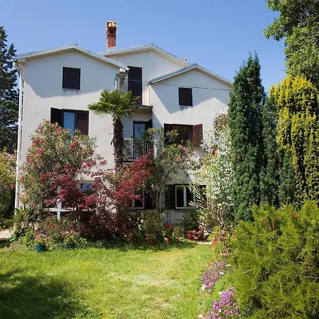 Spacious With Terrace 450 M Distant From The Apartmán Malinska