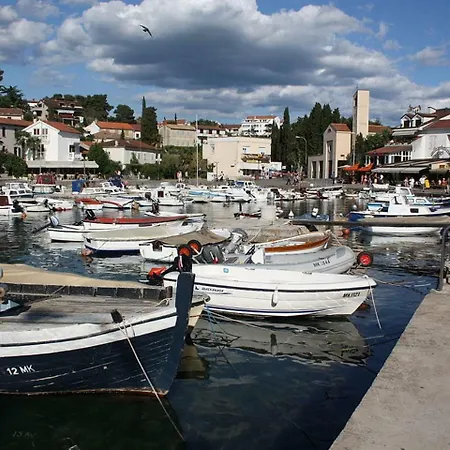 Apartmán Spacious With Terrace 450 M Distant From The